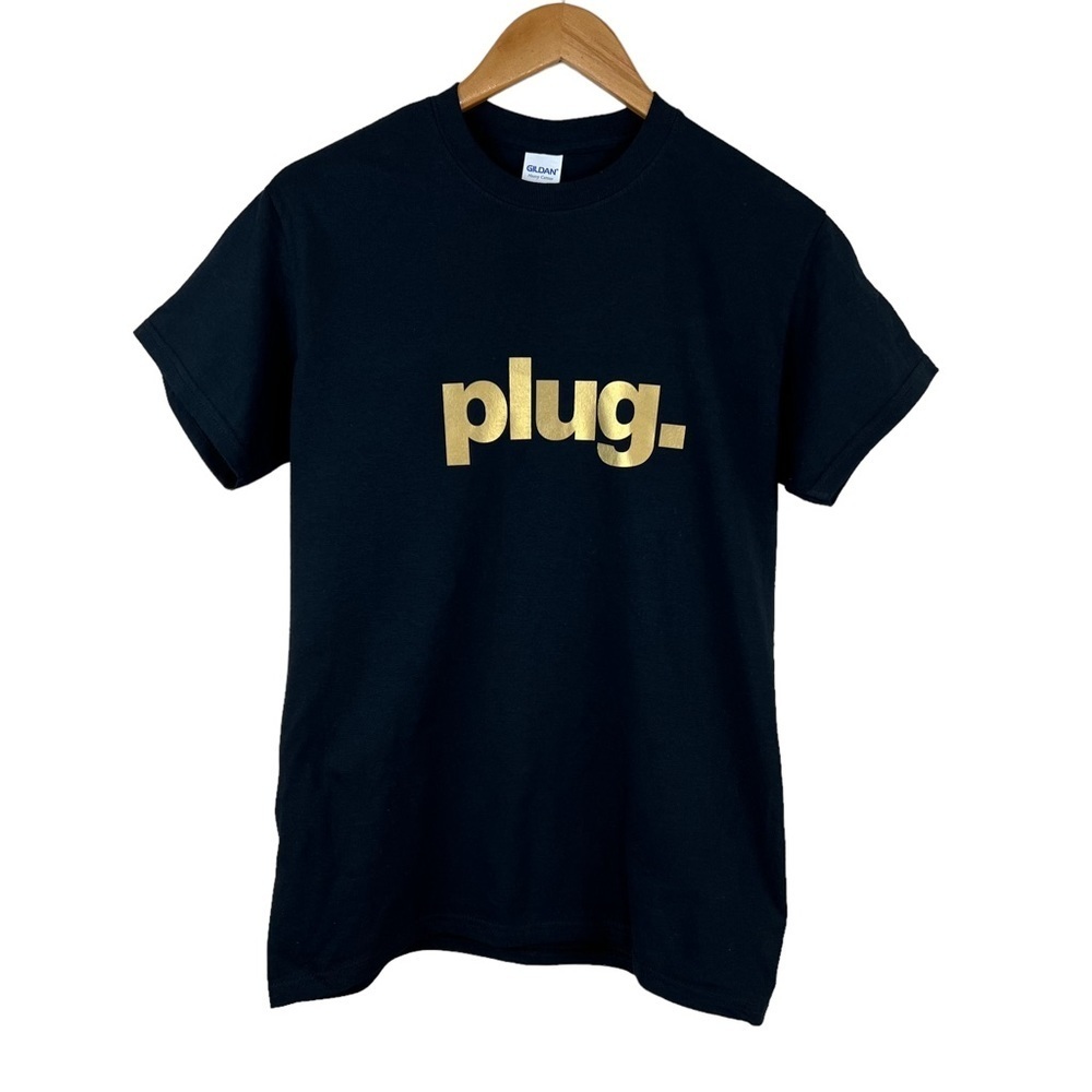 Gildan Black Short Sleeve Crew Neck Plug Gold Letter T-Shirt Adult Sz Small NWOT